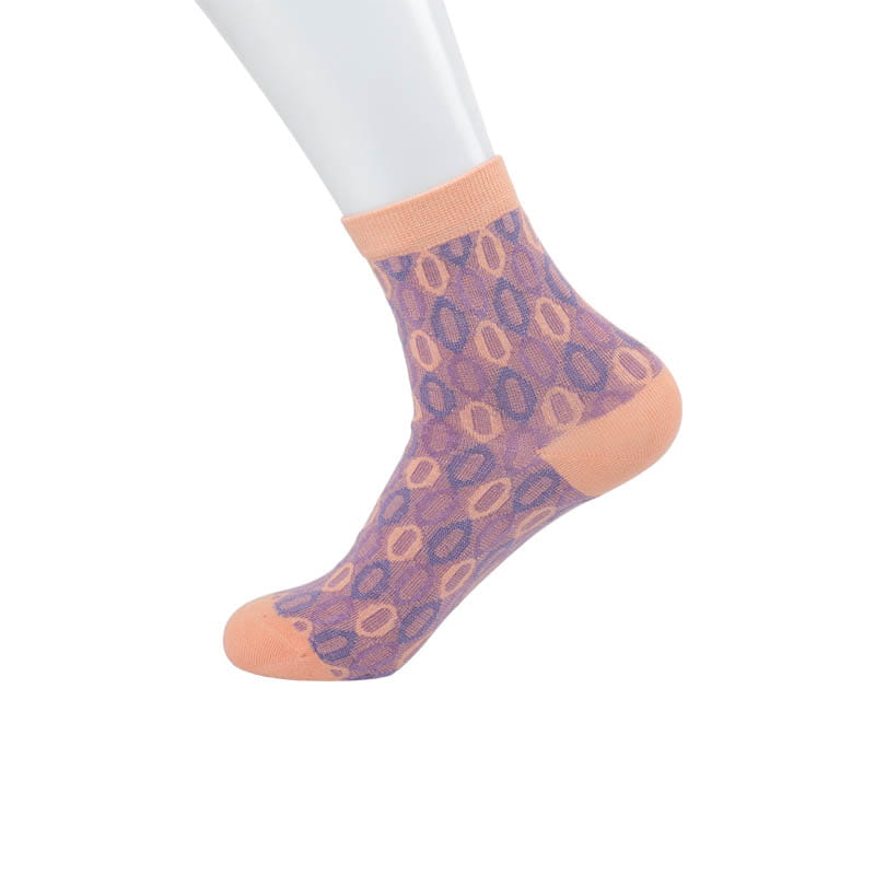 Version coréenne des chaussettes élégantes et confortables en coton peigné doux pour femmes sauvages d'automne et d'hiver