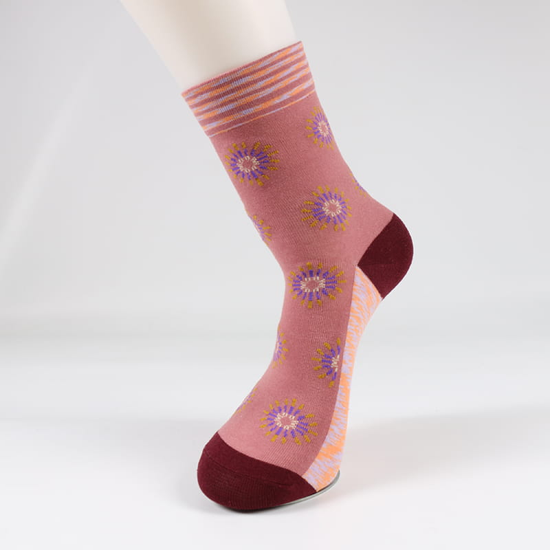 Chaussettes mignonnes à motifs de fleurs pour femmes, en coton imprimé artistique, personnalité créative et colorée, automne hiver