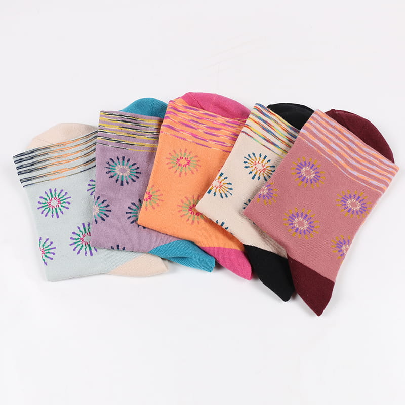 Chaussettes mignonnes à motifs de fleurs pour femmes, en coton imprimé artistique, personnalité créative et colorée, automne hiver