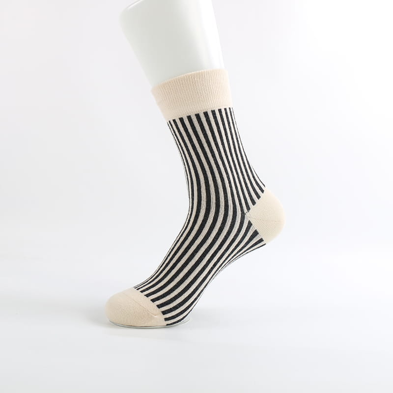 Chaussettes coréennes tricotées en coton peigné pour adultes, vente en gros, à rayures, pour femmes