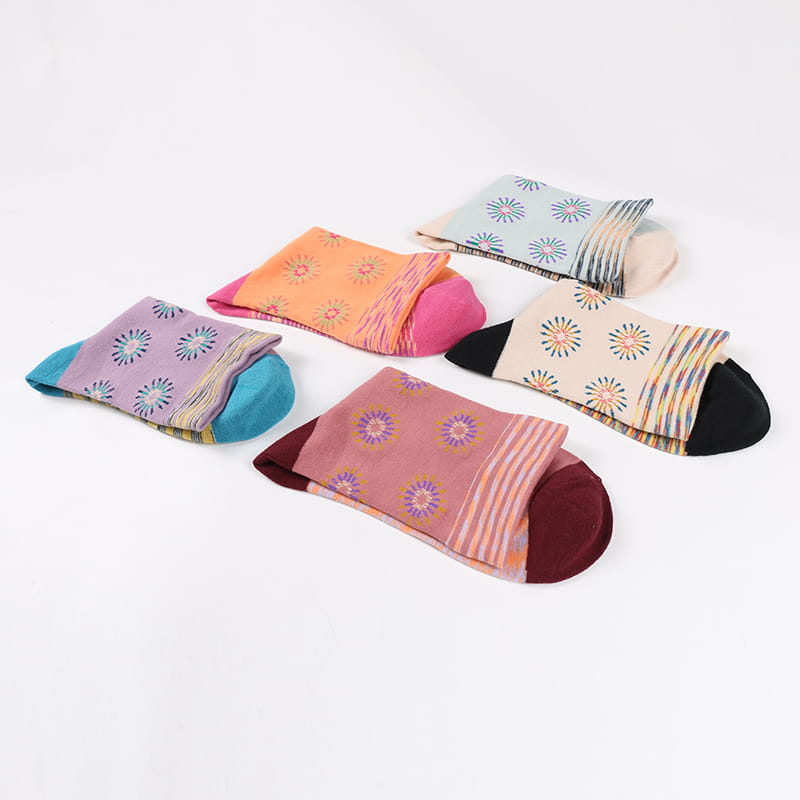 Chaussettes mignonnes à motifs de fleurs pour femmes, en coton imprimé artistique, personnalité créative et colorée, automne hiver