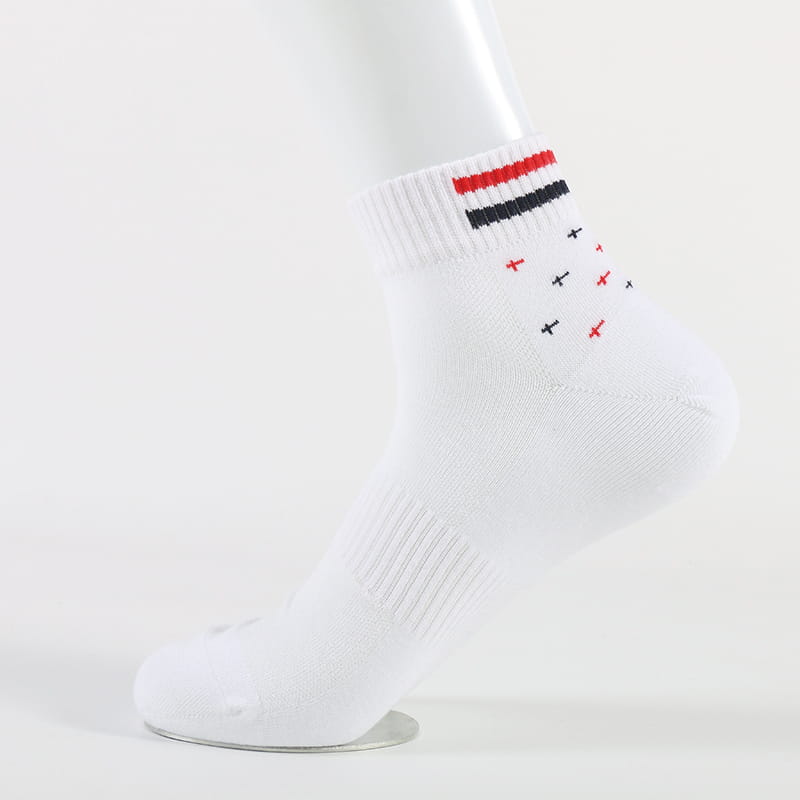 Main respirante de belle qualité reliant les chaussettes pour hommes prêtes à la mode