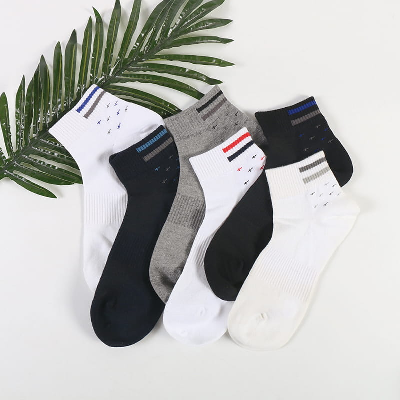 Main respirante de belle qualité reliant les chaussettes pour hommes prêtes à la mode