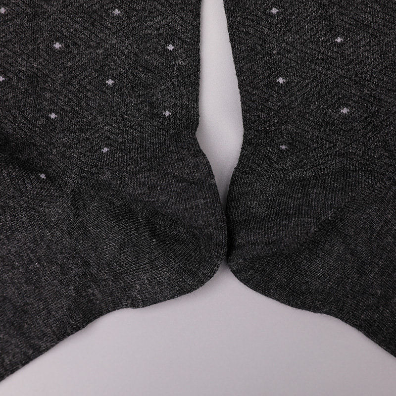 Nylon de soie filé doux enveloppé d'ammoniac, chaussettes jacquard à petits points invisibles en forme de diamant cousues à la main pour hommes épais d'hiver WSD2851