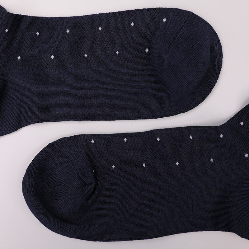 Nylon de soie filé doux enveloppé d'ammoniac, chaussettes jacquard à petits points invisibles en forme de diamant cousues à la main pour hommes épais d'hiver WSD2851