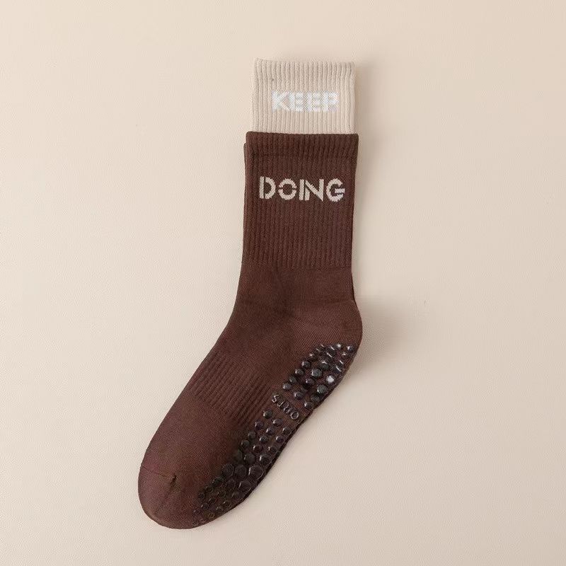 Chaussettes de yoga antidérapantes avec logo personnalisé nervuré design sportif