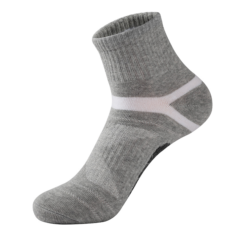 Le logo de sport de fabricant conçoit des chaussettes de course élégantes en coton pour hommes athlétiques avec logo