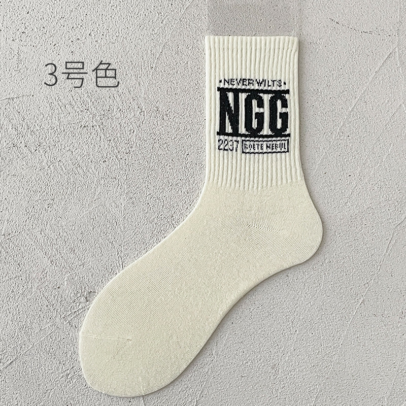 OEM Moq Échantillon rapide Designer Casual Logo personnalisé Chaussettes en coton Jacquard Crew pour hommes